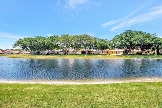 Building Photo - 7585 Lexington Club Blvd