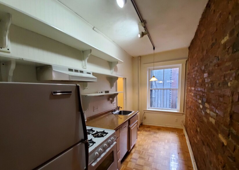 Primary Photo - 23 Temple St