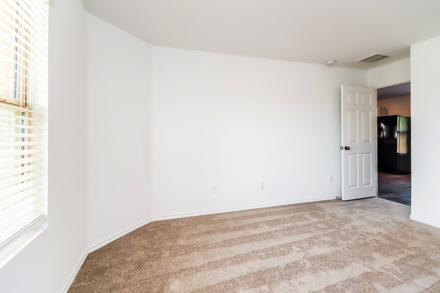 Building Photo - 32722 Orchard Haze Dr