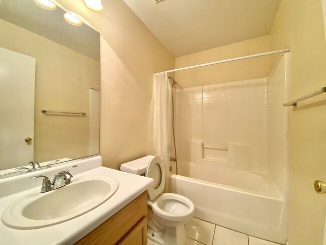 Building Photo - Charming single-story home