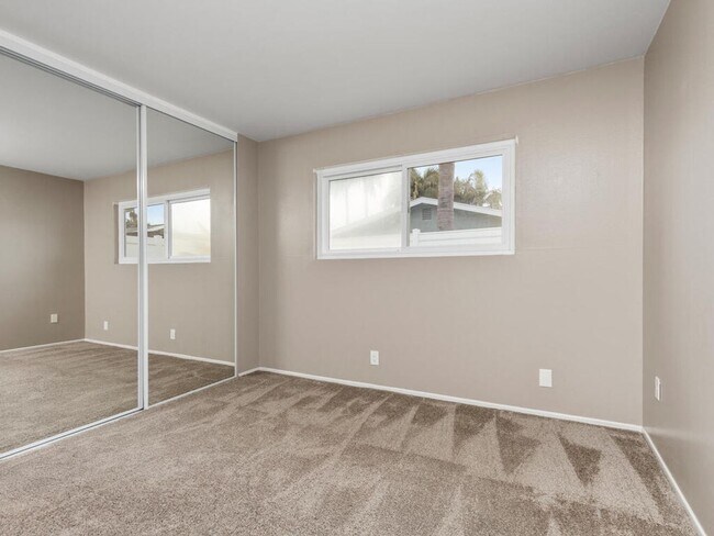 Building Photo - Oceanside Beach-Close 3BD/2BA Home with Easy Freeway Access