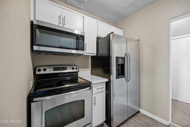 Building Photo - 907 N 22nd Pl