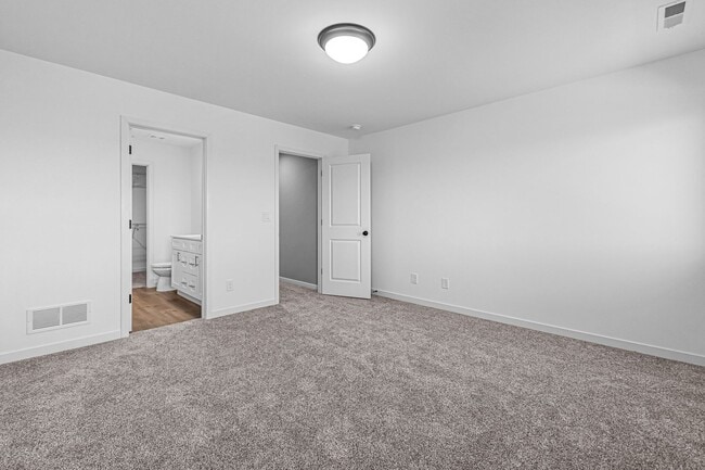 Building Photo - New build 4 bed 4 bath Condo