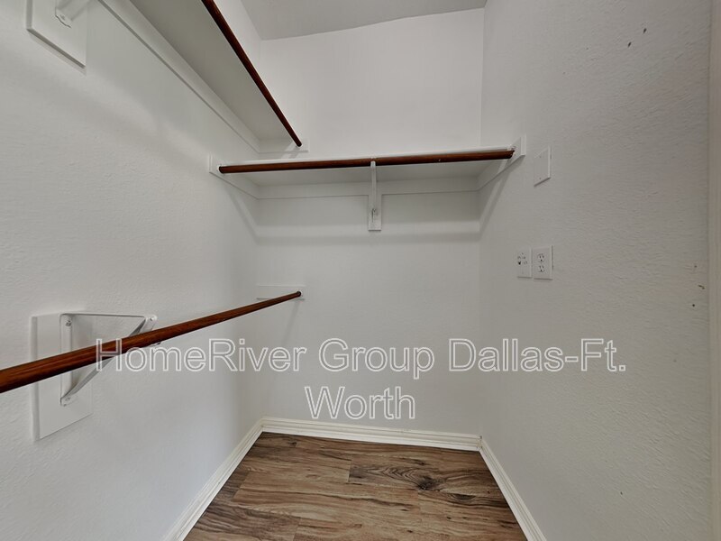 Building Photo - 11528 Henderson Dr