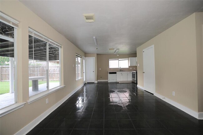 Building Photo - 5115 Summit Lodge Dr