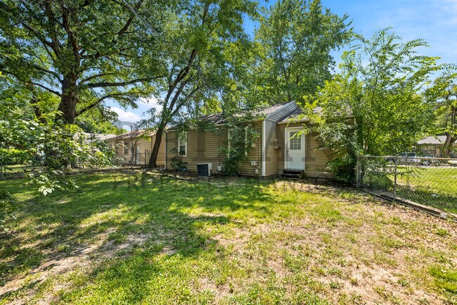 Building Photo - 1126 Silverdale Ct