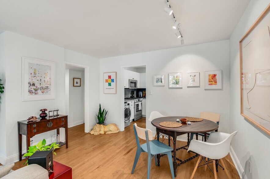 Dining area with close proximity to the kitchen - 96 Ardmore Pl NW