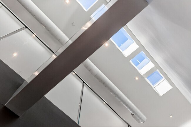 Building Photo - 811 Folger Ave
