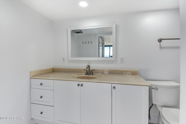 Building Photo - 1 Oceans W Blvd