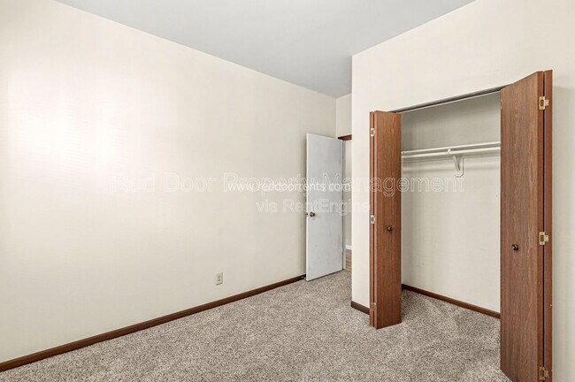 Building Photo - 55 W Fall Creek Pkwy S Dr
