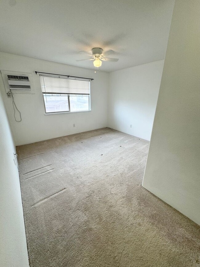 Building Photo - Rarely available 3/2.5 townhome in Kapolei!