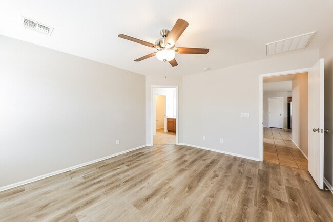 Building Photo - 10309 W Hess St