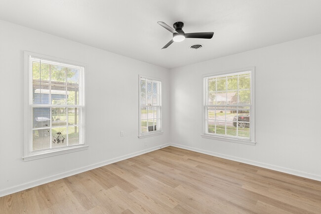 Building Photo - 3004 Reuter Ave