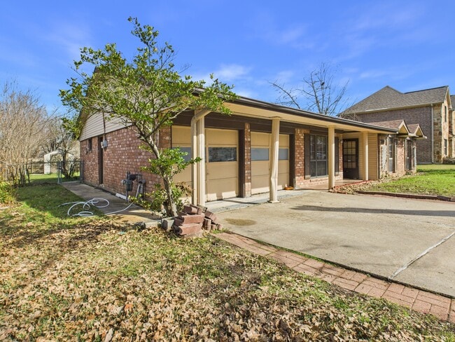 Building Photo - 1219 Neal Pickett Dr