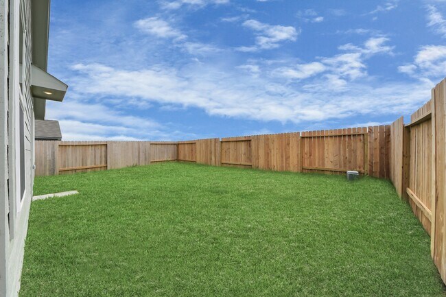Building Photo - 317 Brandi Dr