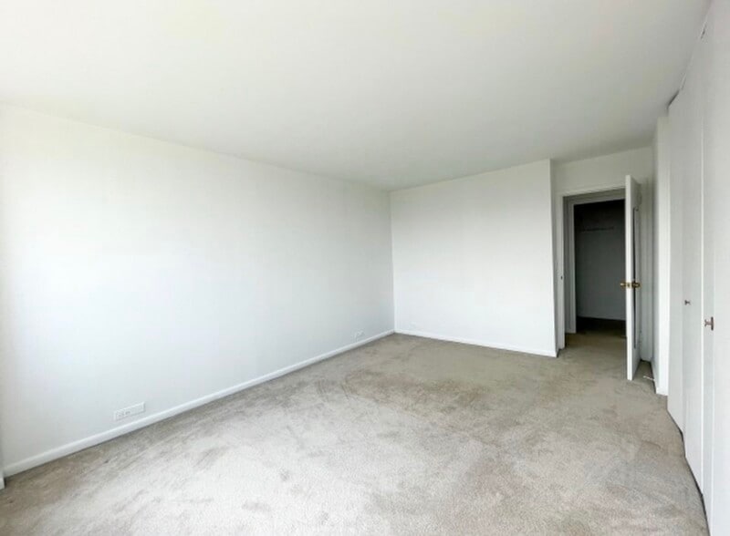 Building Photo - 2800 N Lake Shore Dr