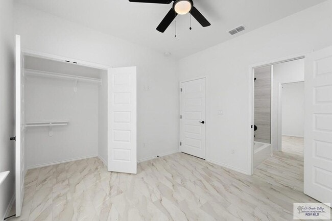 Building Photo - 405 Lion's Villa Ave