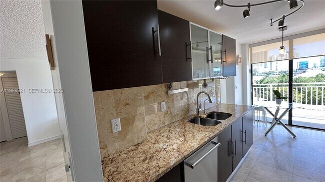 Building Photo - 210 174th St