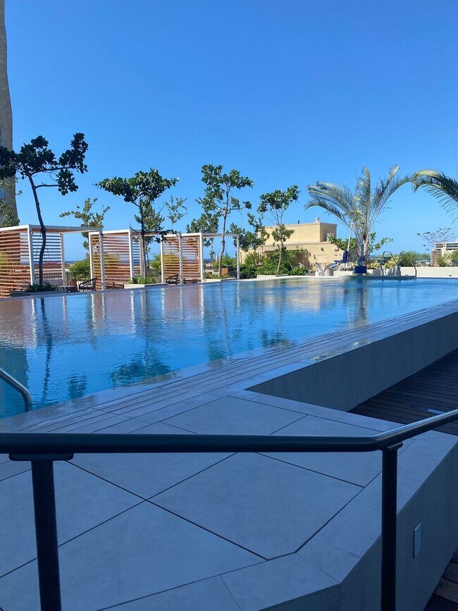 Building Photo - High Floor Kakaako 1 bedroom