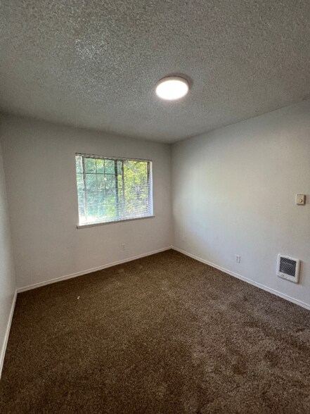 Building Photo - 17260 SW Heritage Ct