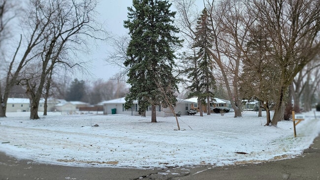 Building Photo - 2701 Wilshire Blvd