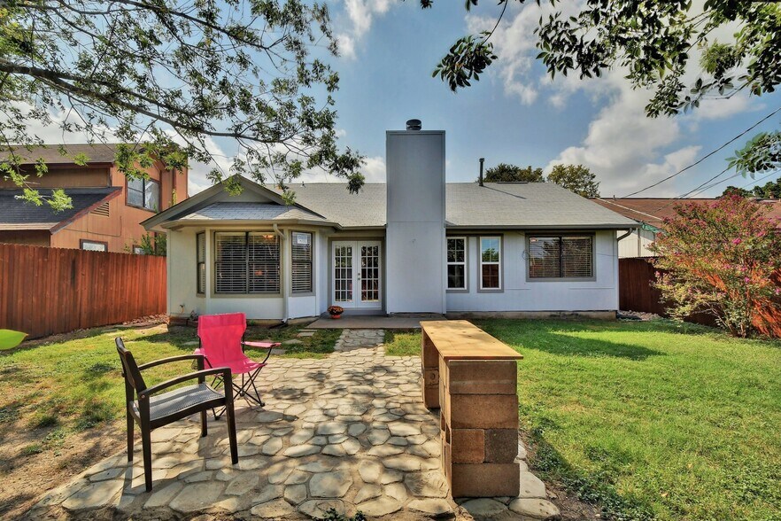 Building Photo - 1622 Peachtree Valley Dr