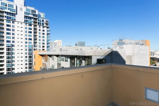 Building Photo - 350 W Ash St