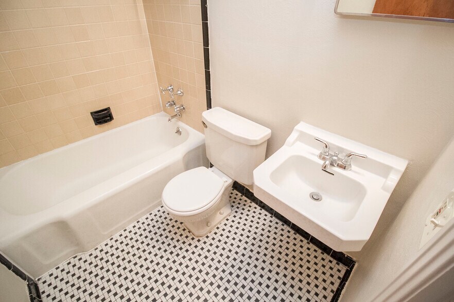 Building Photo - 3941 Torrance Dr