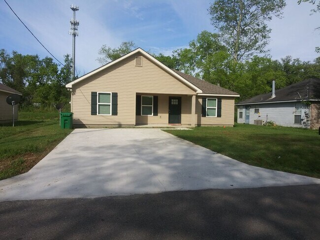 Primary Photo - 519 Gardenia St