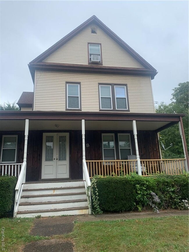 Building Photo - 8 W Crooked Hill Rd