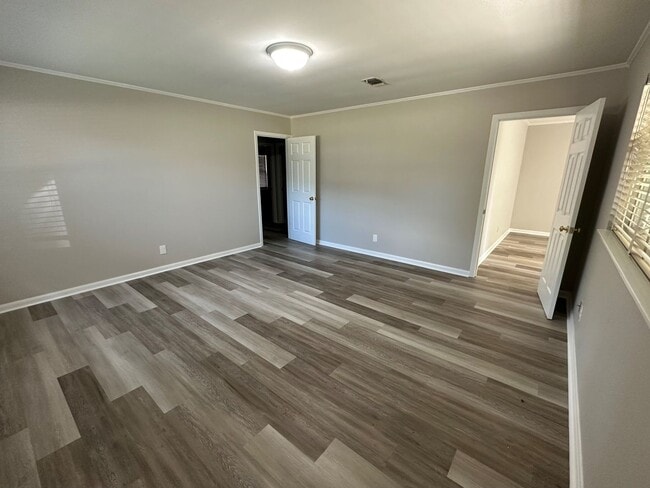 Building Photo - Single Family Residence