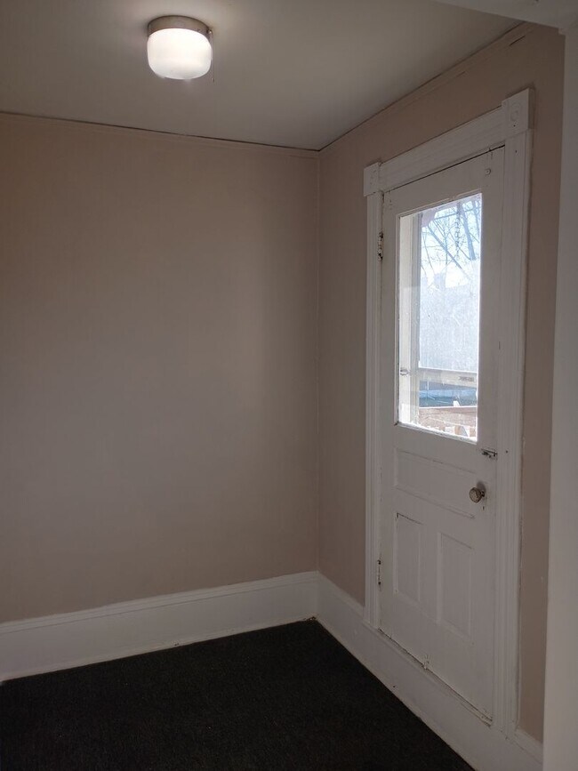 Building Photo - 1710 W Mineral St