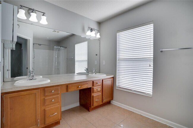 Building Photo - 2219 Snow Flake Pl