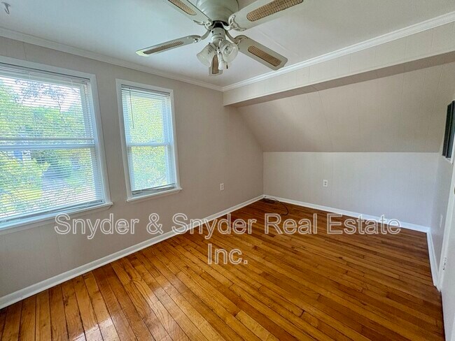 Building Photo - 605 Sackett Ave