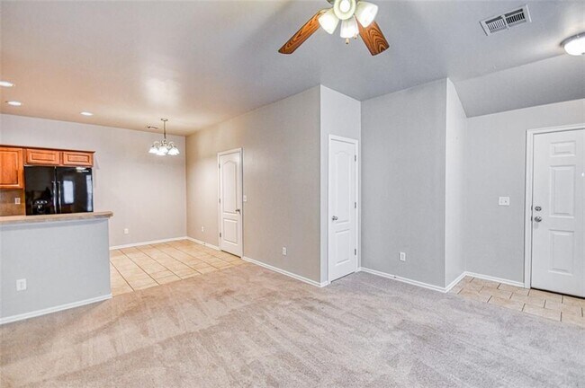 Building Photo - 4801 SE 77th St
