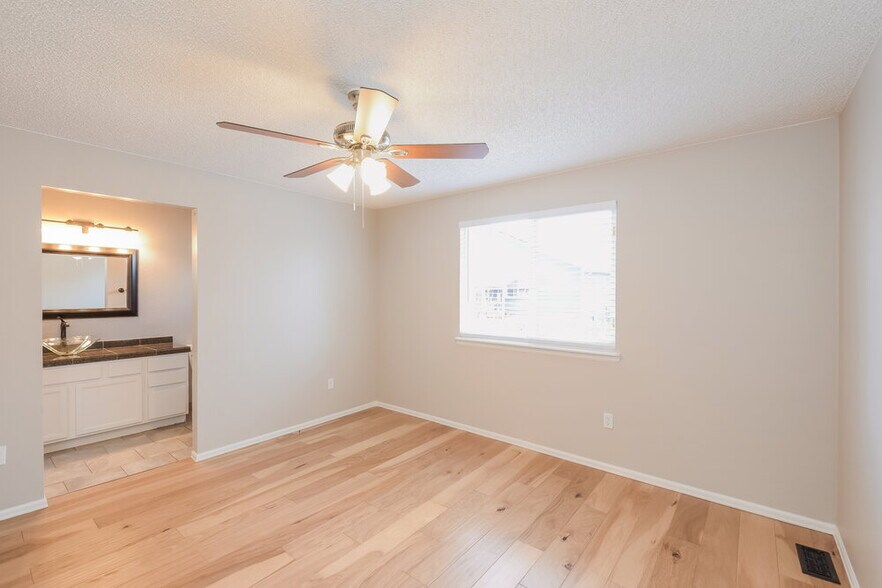 Building Photo - 1315 W 133rd Cir