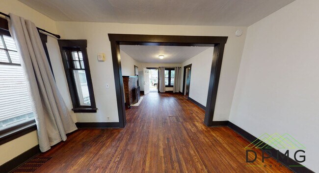 Building Photo - 317 Shepard St
