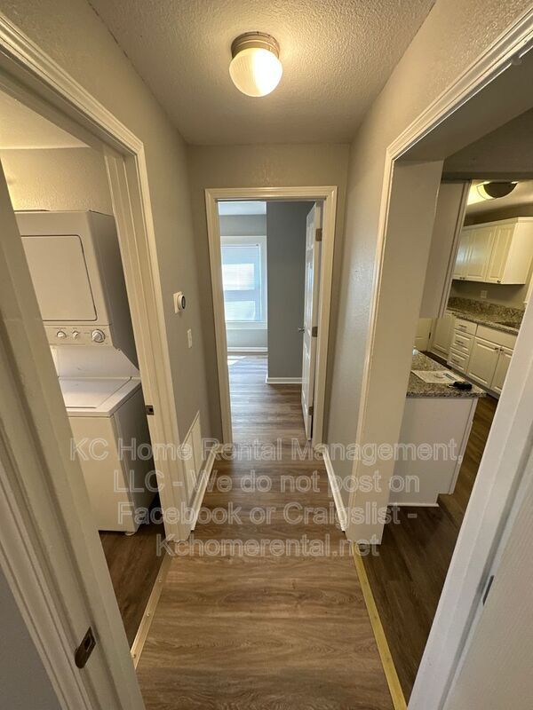 Building Photo - 4045 S Minnie St