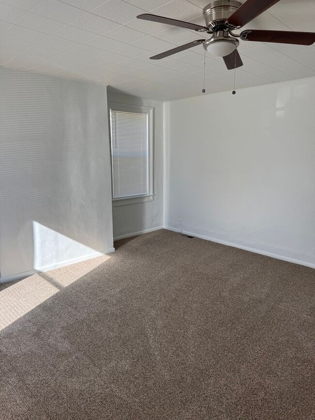 Building Photo - Charming older home