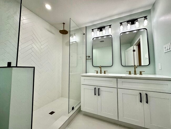 Building Photo - 5426 22nd St