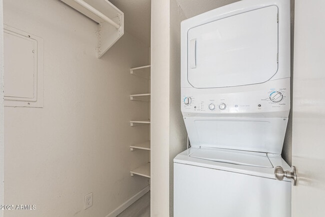 Building Photo - 4730 W Northern Ave