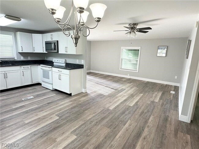 Building Photo - 16091 Siesta Dr