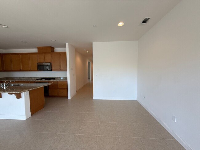 Building Photo - Beautiful Newer Rice Ranch Single Story Ho...