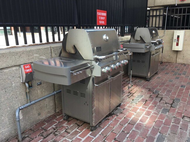 Building Photo - 875 Elm St