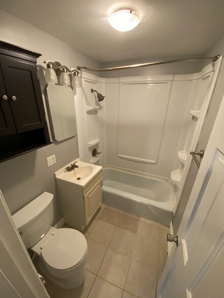 Building Photo - 5 Turnpike Rd