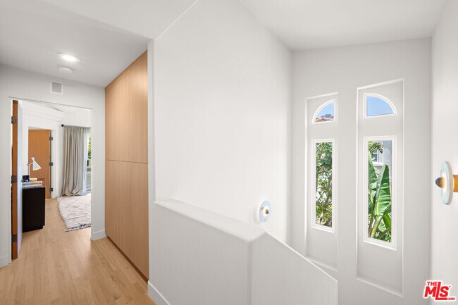 Building Photo - 6475 Zuma View Pl