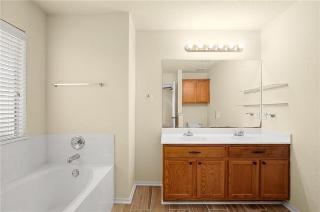 Building Photo - 1825 Golden Sunrise Ln