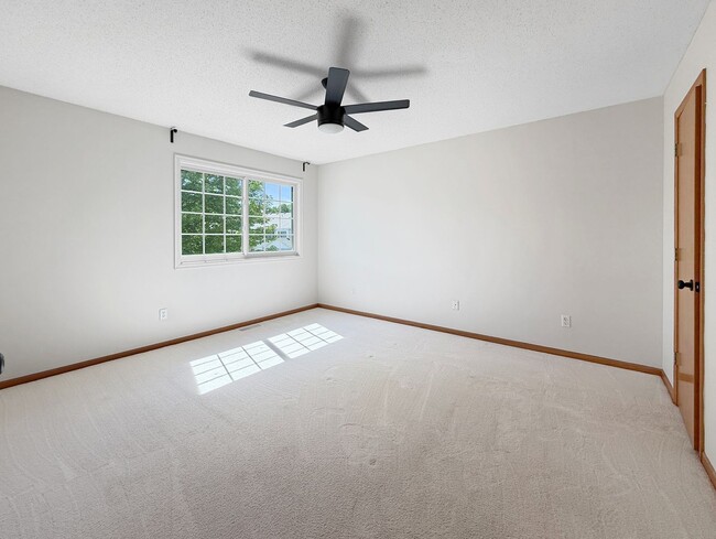 Building Photo - 1389 Highpoint Curve