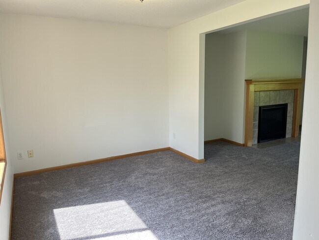 Building Photo - 9141 Leaf Cir