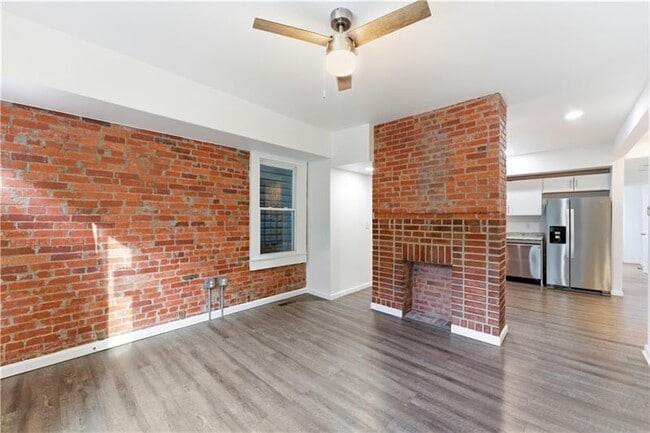 Building Photo - 119 E Jefferson St